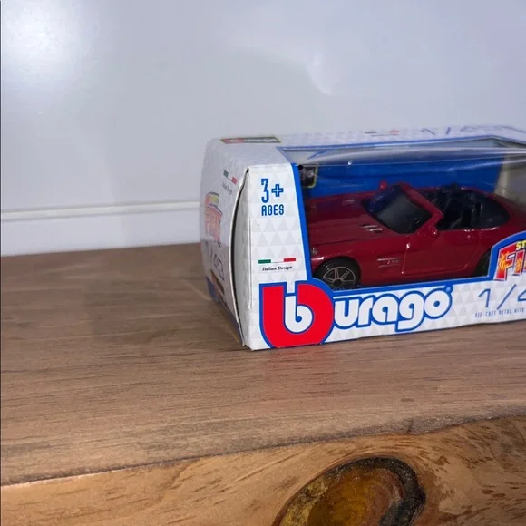 Bburago Street Fire 1/43 Red Mercedes Convertible Die-Cast Toy Car - Picture 13 of 13